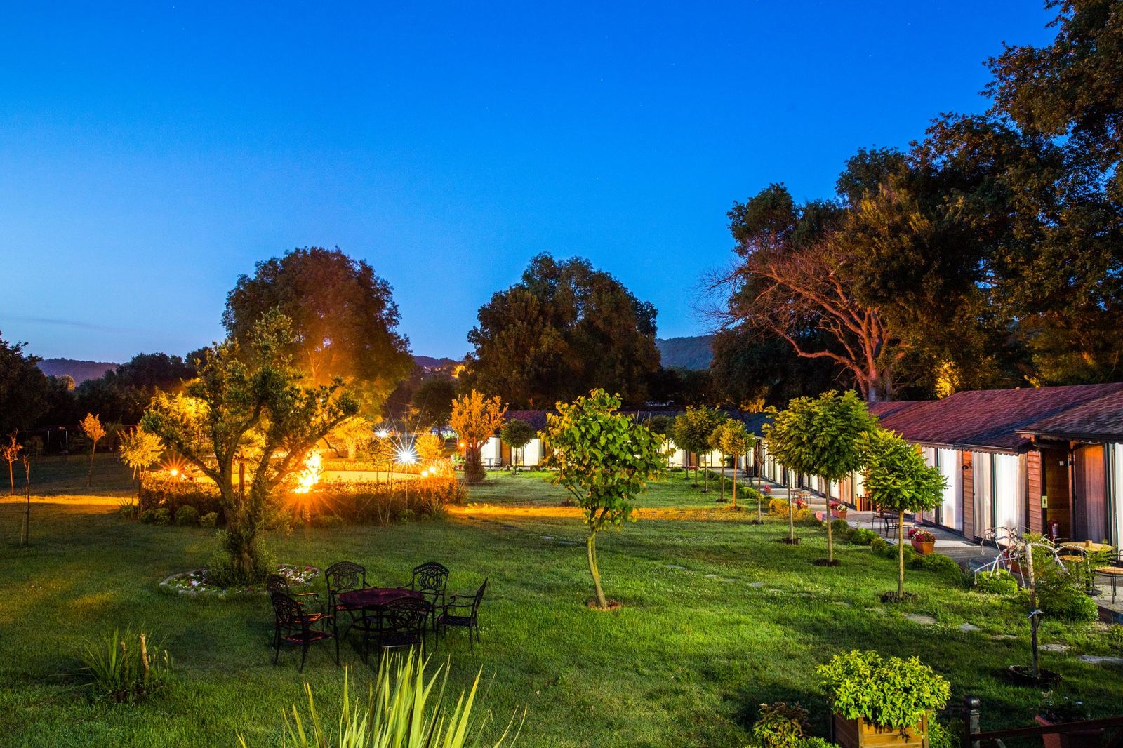 Bahçe, akşam